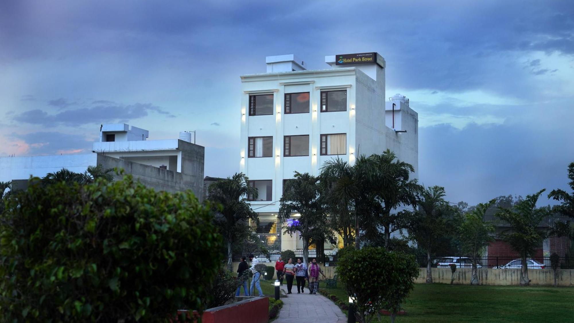 Hotel Park Street Pathankot Luaran gambar